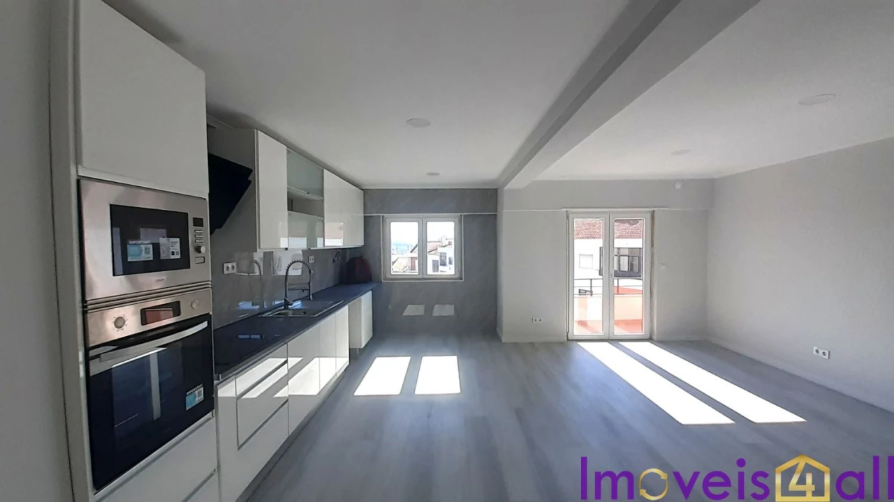 Apartamento T4 para Venda em Amora Foto 3