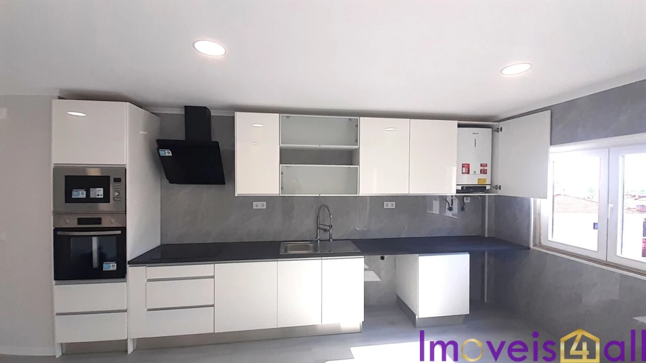 Apartamento T4 para Venda em Amora Foto 6