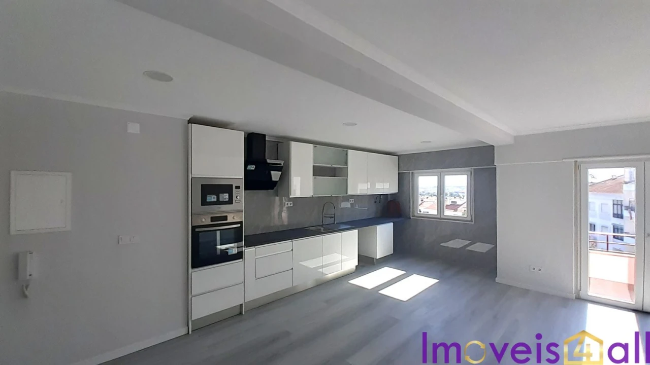 Apartamento T4 para Venda em Amora Foto 2