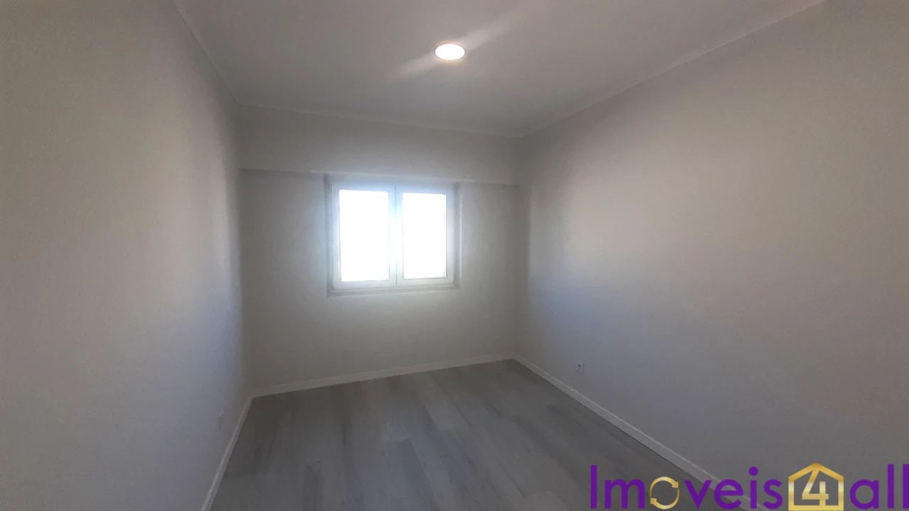 Apartamento T4 para Venda em Amora Foto 14