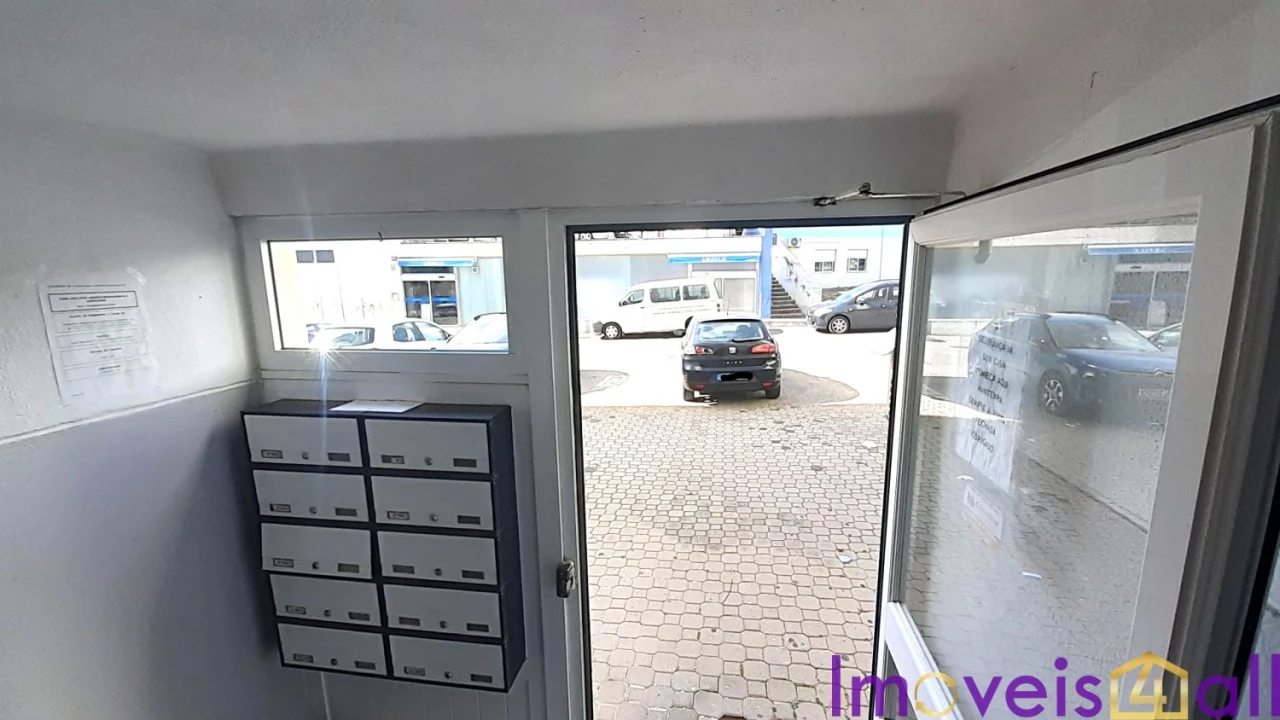 Apartamento T3 para Venda em Laranjeiro e Feijó Foto 28