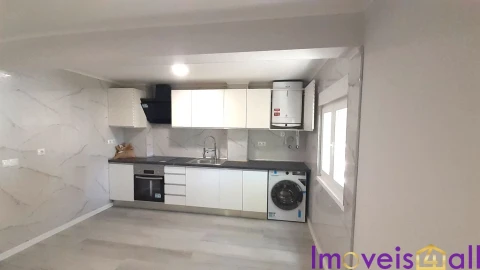 Apartamento T3 para Venda em Laranjeiro e Feijó