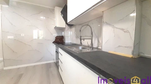 Apartamento T3 para Venda em Laranjeiro e Feijó