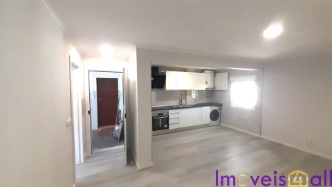 Apartamento T3 para Venda em Laranjeiro e Feijó