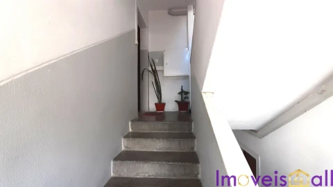 Apartamento T3 para Venda em Laranjeiro e Feijó