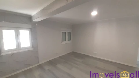 Apartamento T3 para Venda em Laranjeiro e Feijó