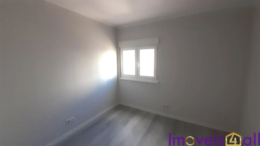 Apartamento T3 para Venda em Laranjeiro e Feijó Foto 19