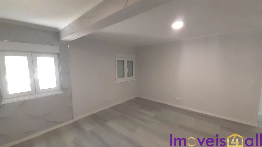 Apartamento T3 para Venda em Laranjeiro e Feijó Foto 9