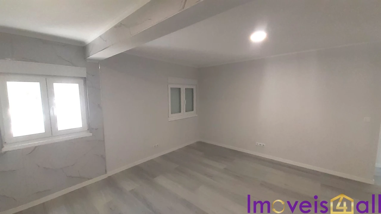 Apartamento T3 para Venda em Laranjeiro e Feijó Foto 9
