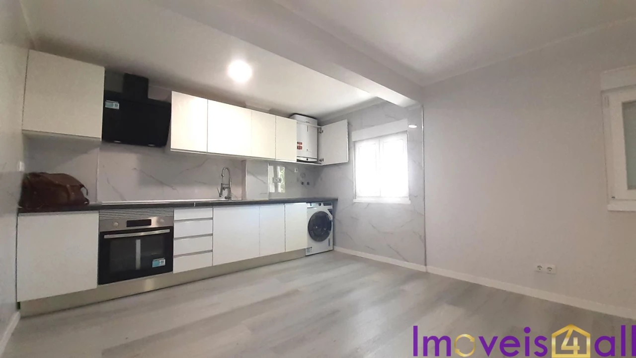 Apartamento T3 para Venda em Laranjeiro e Feijó Foto 1