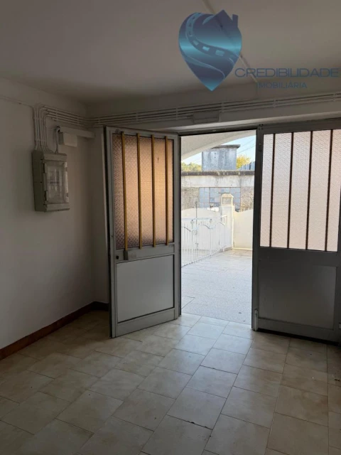 Loja para Arrendamento em Sande Vila Nova e Sande São Clemente