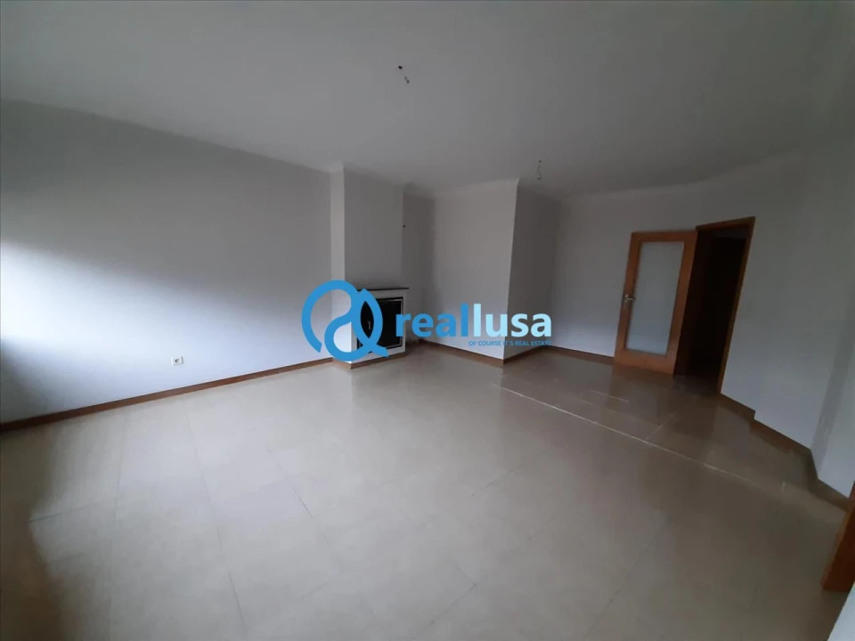 Apartamento T2 para Venda em Rio Tinto Foto 3