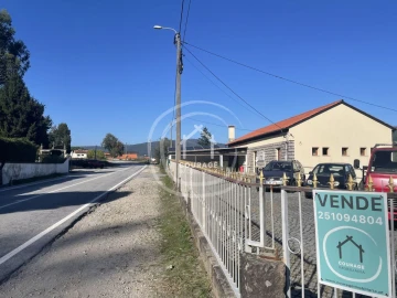 Loja para Venda em Arcozelo