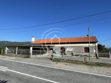 Loja para Venda em Arcozelo