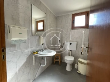 Loja para Venda em Arcozelo