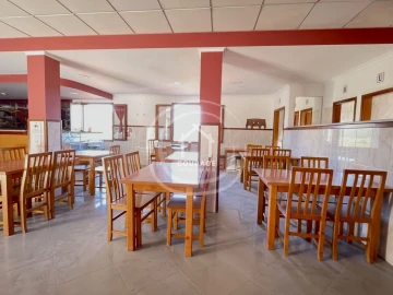 Loja para Venda em Arcozelo