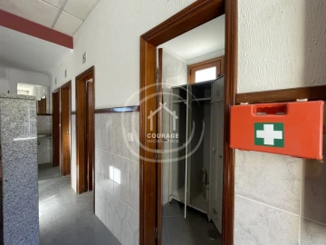 Loja para Venda em Arcozelo