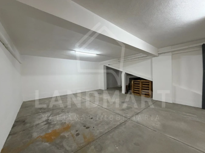 Garagem para Arrendamento em Rio Maior Foto 2