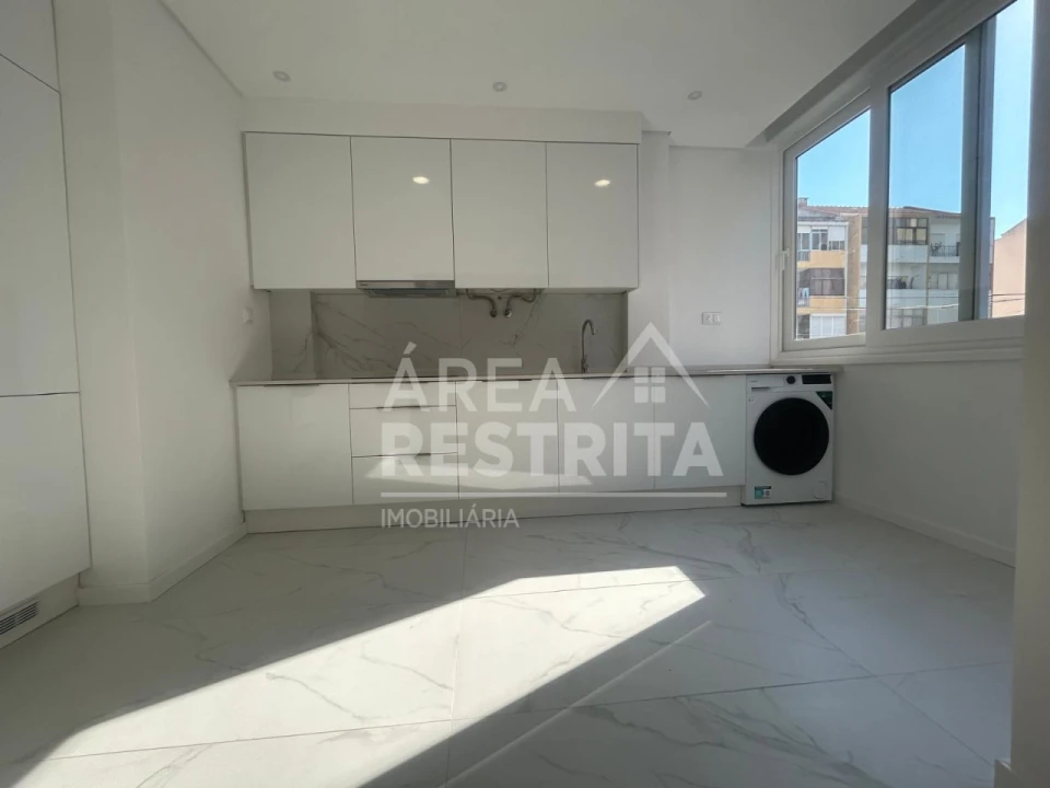 Apartamento T2 para Venda em Alto do Seixalinho, Santo André e Verderena Foto 16