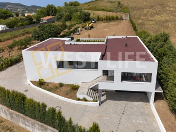 Moradia T4 para Venda em Malveira e São Miguel de Alcainça