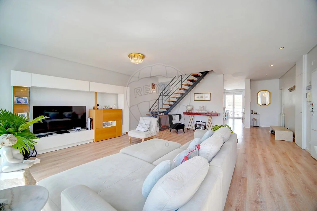 Apartamento T3 para Venda em Areeiro Foto 2