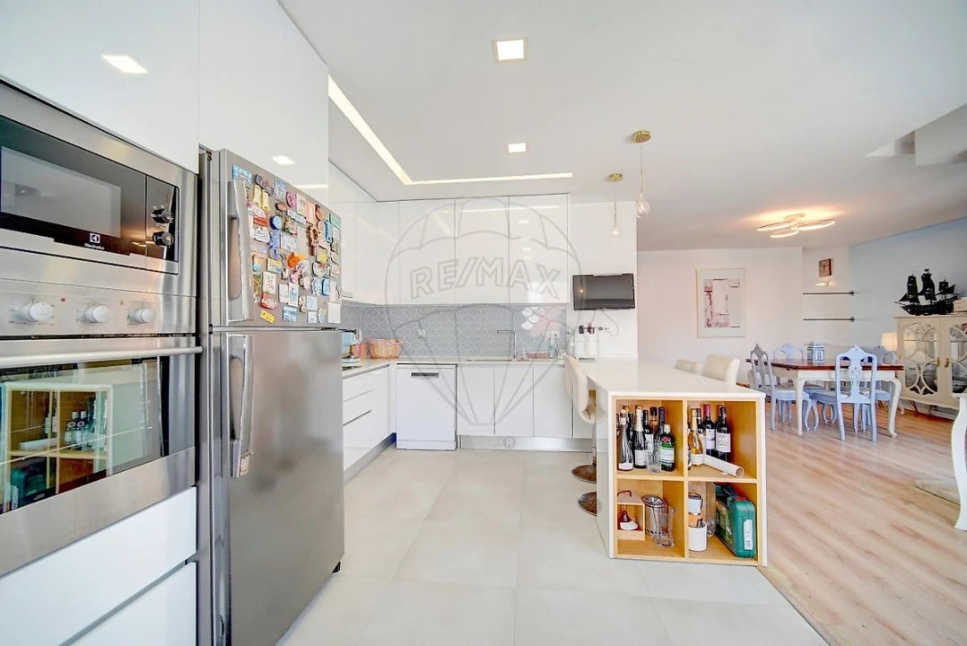 Apartamento T3 para Venda em Areeiro Foto 16