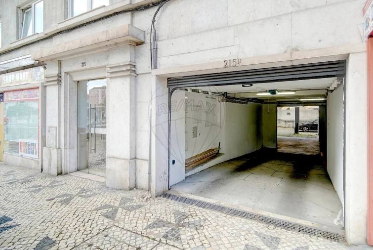 Apartamento T3 para Venda em Areeiro Foto 37