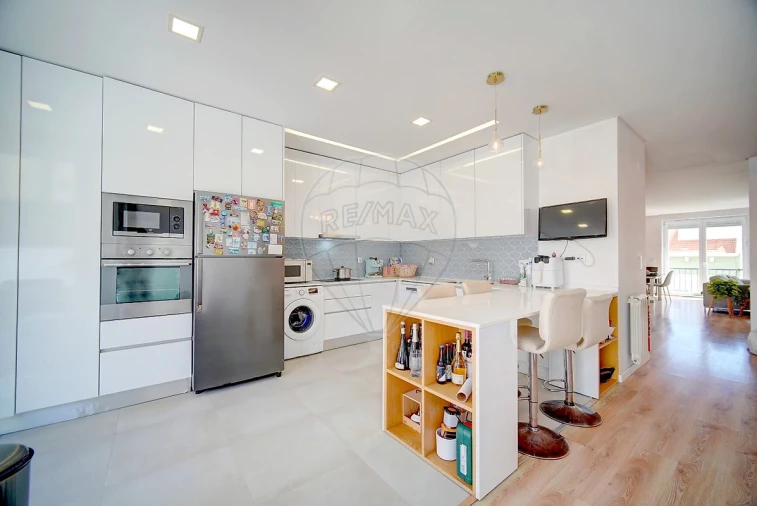 Apartamento T3 para Venda em Areeiro Foto 14