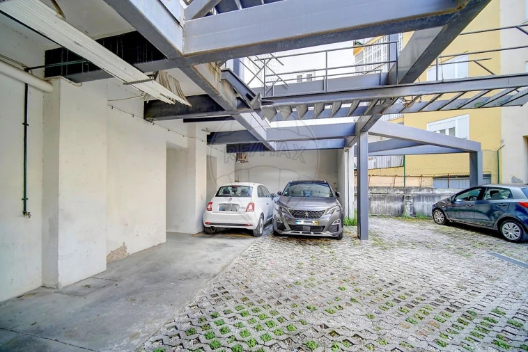 Apartamento T3 para Venda em Areeiro Foto 34