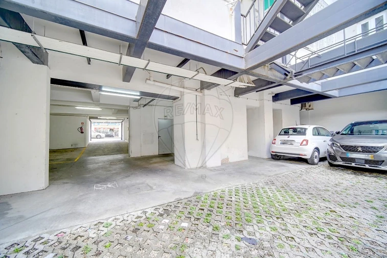 Apartamento T3 para Venda em Areeiro Foto 36