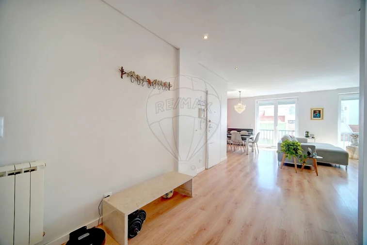 Apartamento T3 para Venda em Areeiro Foto 9