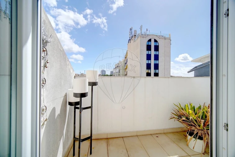 Apartamento T3 para Venda em Areeiro Foto 24