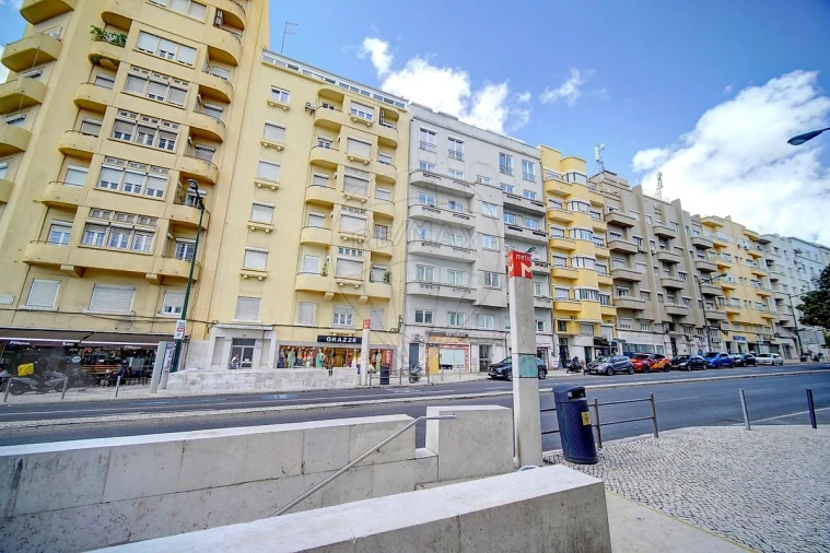 Apartamento T3 para Venda em Areeiro Foto 38