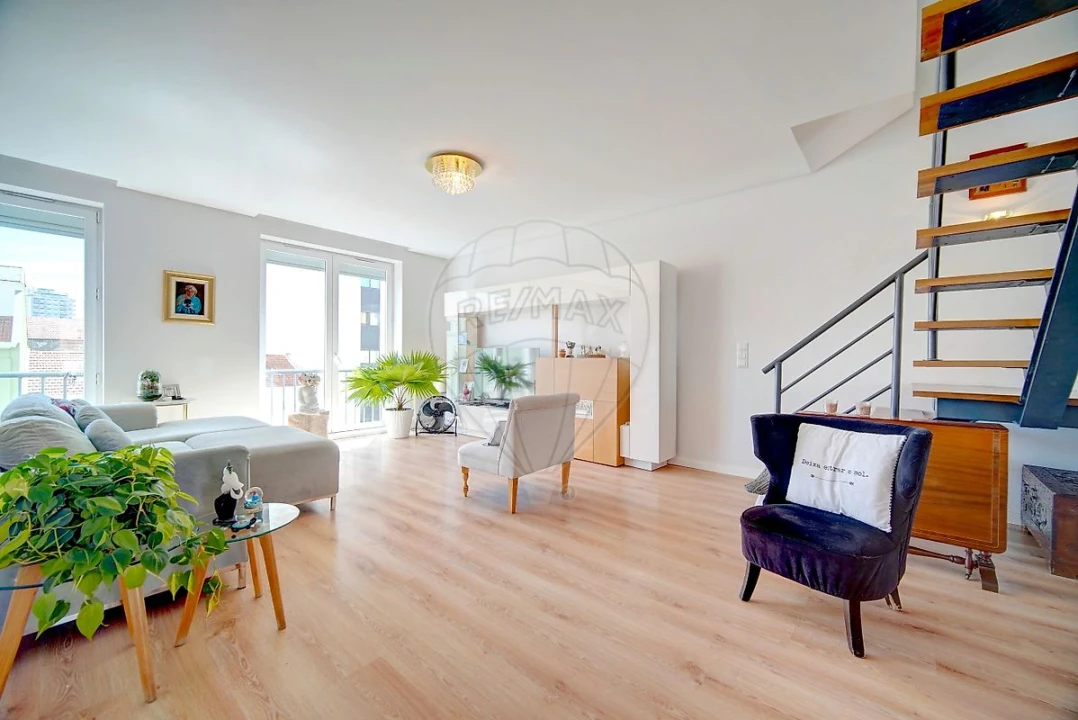 Apartamento T3 para Venda em Areeiro Foto 1