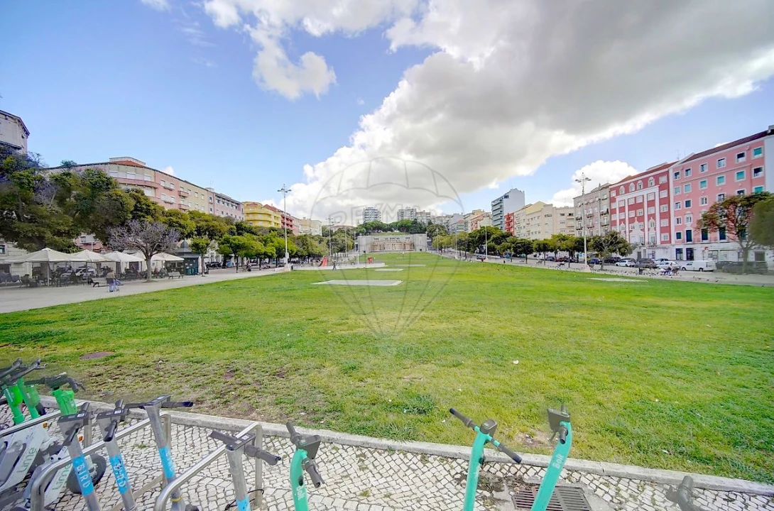 Apartamento T3 para Venda em Areeiro Foto 39