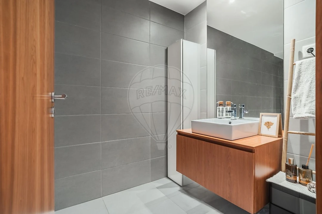 Apartamento T2 para Venda em Paranhos Foto 19