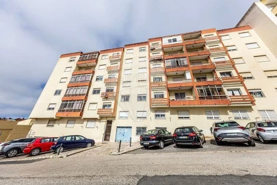 Apartamento T2 para Arrendamento em Agualva e Mira-Sintra