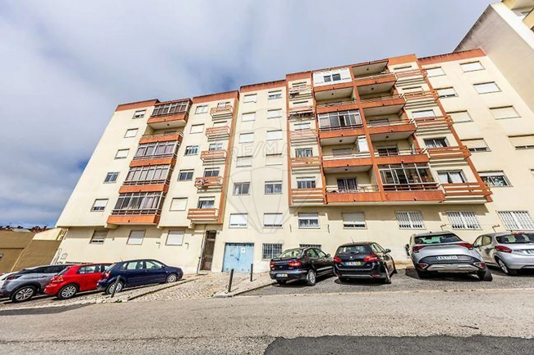 Apartamento T2 para Arrendamento em Agualva e Mira-Sintra Foto 1