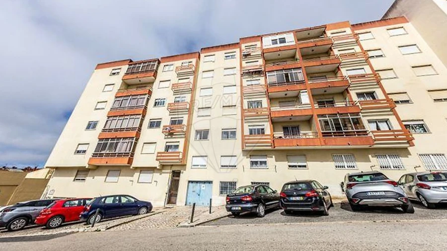 Apartamento T2 para Arrendamento em Agualva e Mira-Sintra