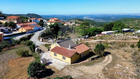 Moradia T3 para Venda em Maxial e Monte Redondo