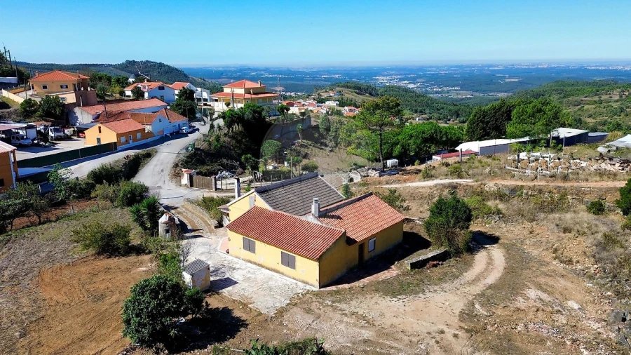 Moradia T3 para Venda em Maxial e Monte Redondo Foto 2