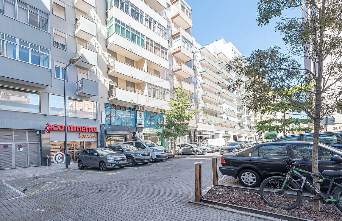 Loja para Arrendamento em Alvalade Foto 19