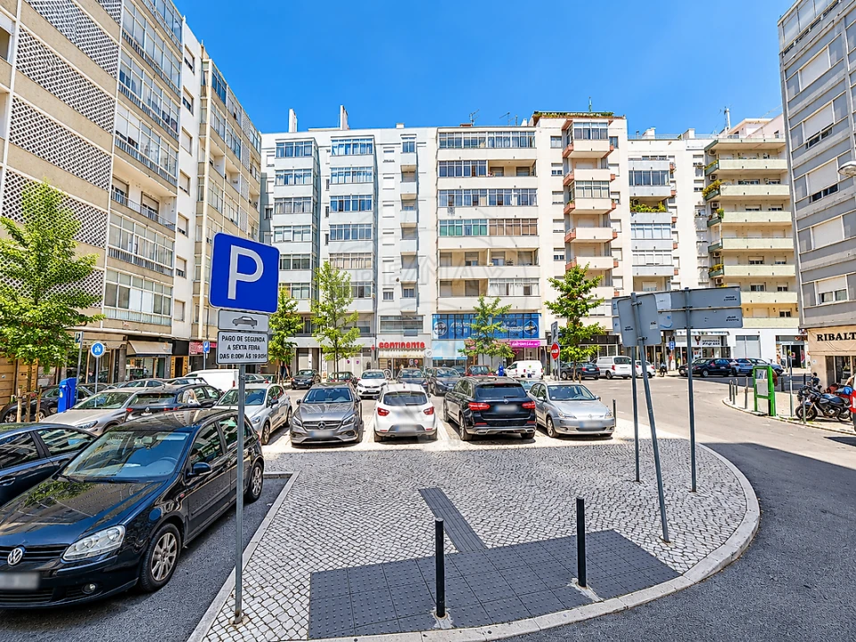 Loja para Arrendamento em Alvalade Foto 3