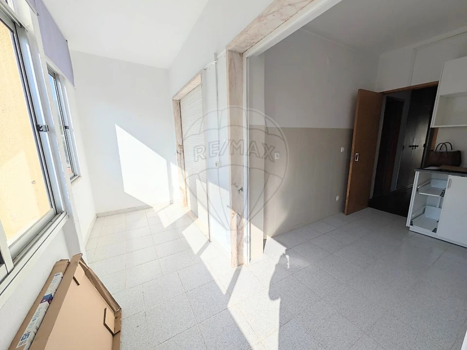Apartamento T2 para Arrendamento em Queluz e Belas Foto 4
