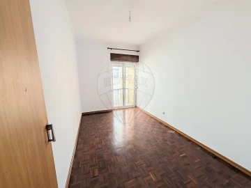 Apartamento T2 para Arrendamento em Queluz e Belas