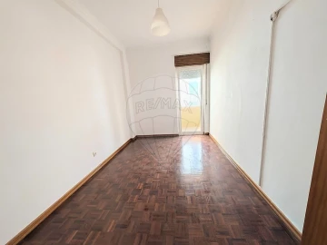 Apartamento T2 para Arrendamento em Queluz e Belas