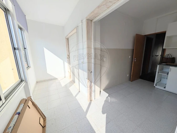 Apartamento T2 para Arrendamento em Queluz e Belas Foto 4