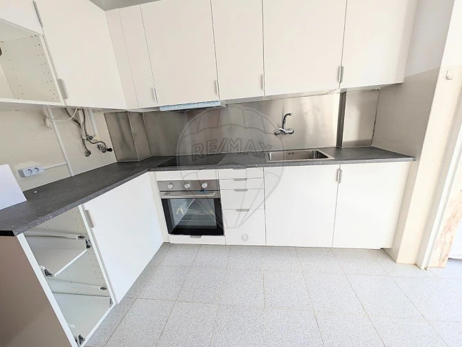Apartamento T2 para Arrendamento em Queluz e Belas Foto 2