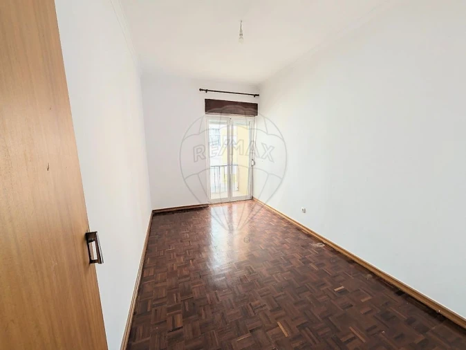 Apartamento T2 para Arrendamento em Queluz e Belas Foto 6