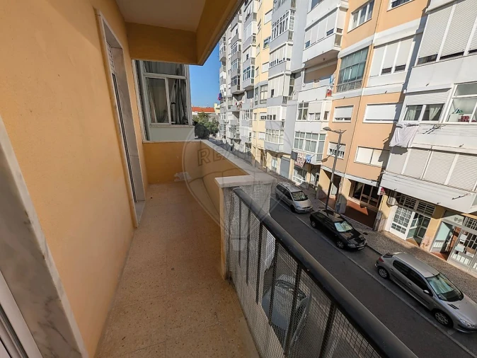 Apartamento T2 para Arrendamento em Queluz e Belas Foto 12